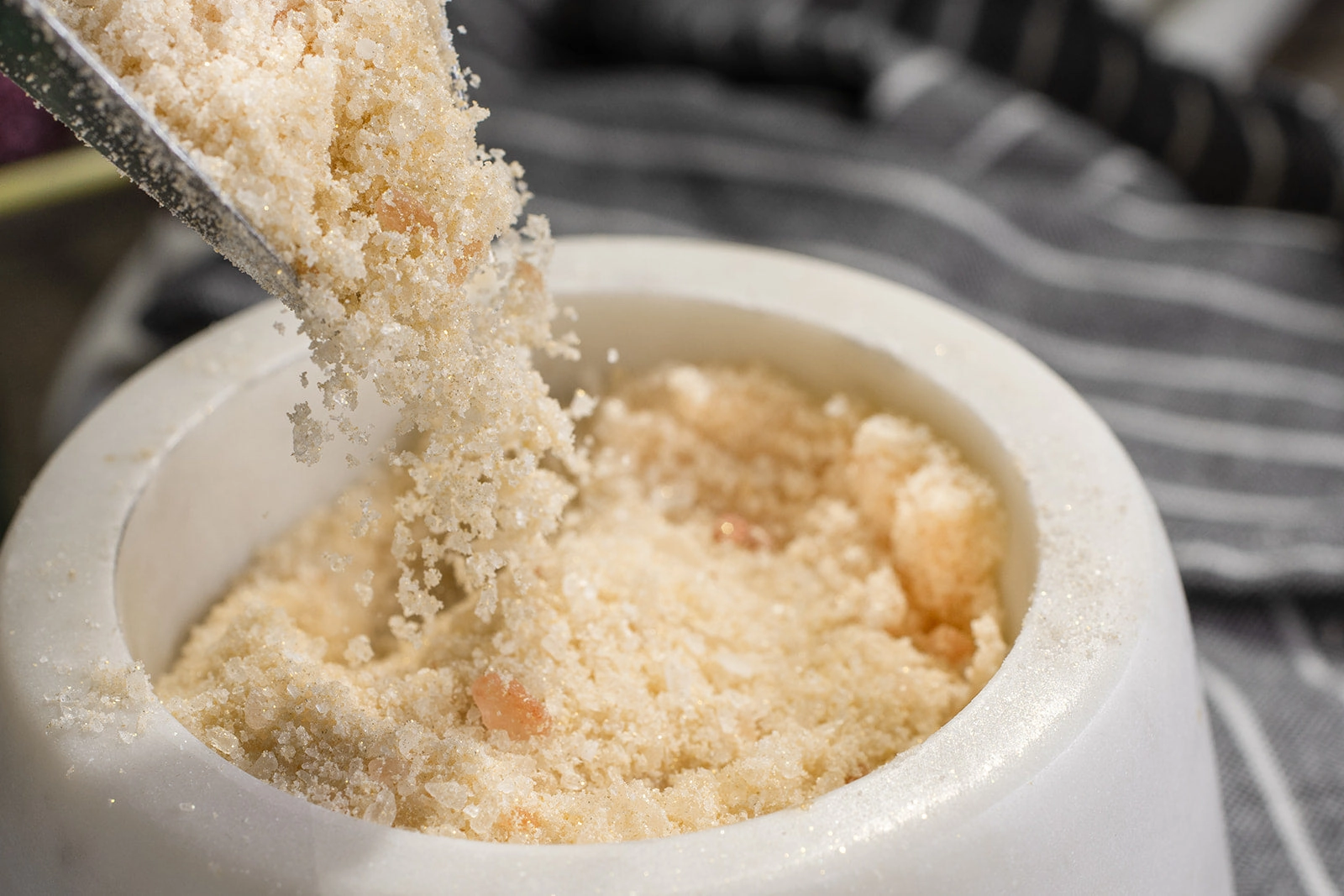 Passionfruit Caramel Fizzing Bath Salt