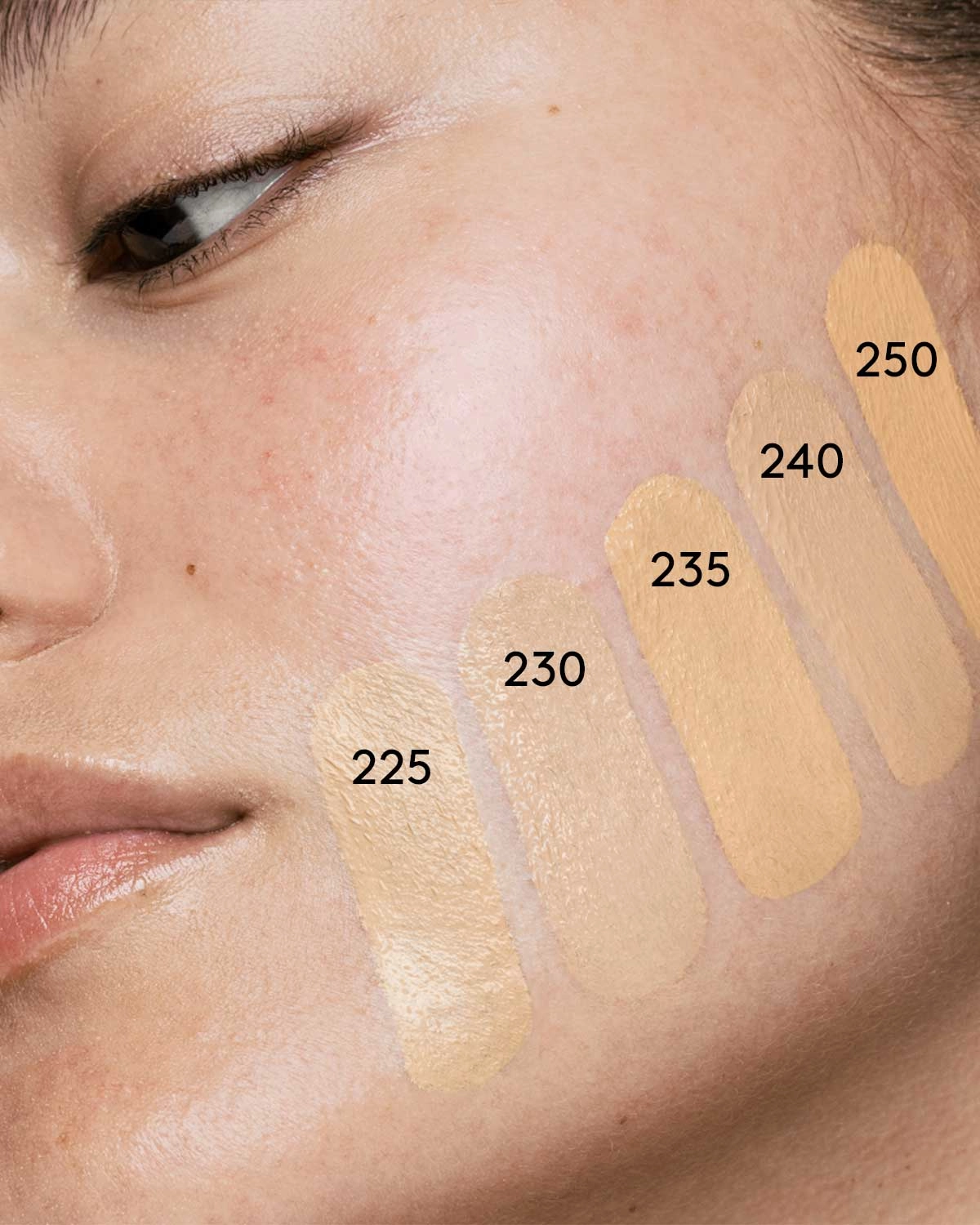 Soft'lit Naturally Luminous Longwear Foundation — 250